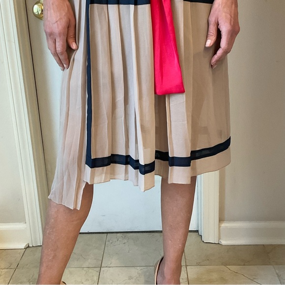 SOLD - BGBC Maxazira Runway pleaded dress, sleeveless, taupe, navy and red, Sz M - Picture 3 of 16